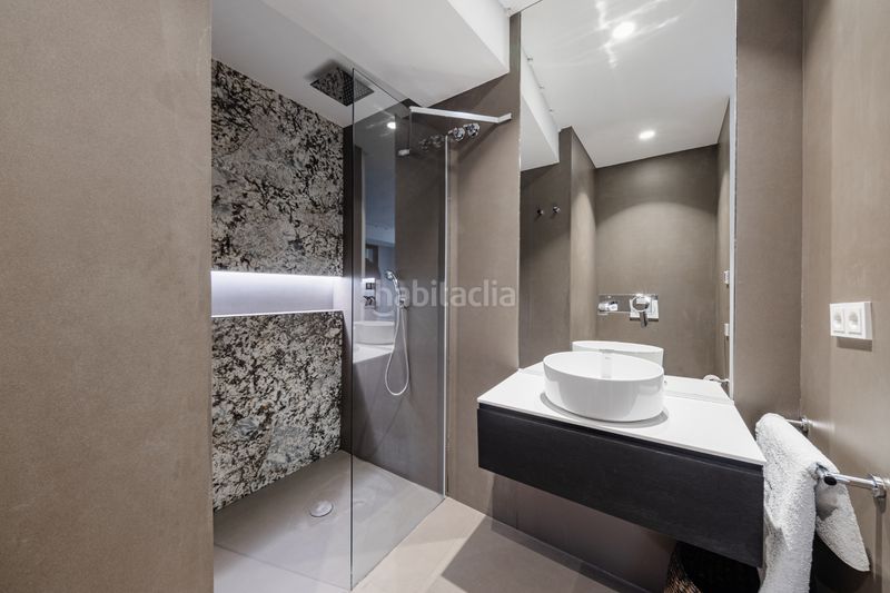 Foto 8a775ed2-a920-4ba7-af80-11ac79873d6d. Dúplex amb calefacció aparcament piscina a St. Pere - Sta. Caterina - El Born Barcelona