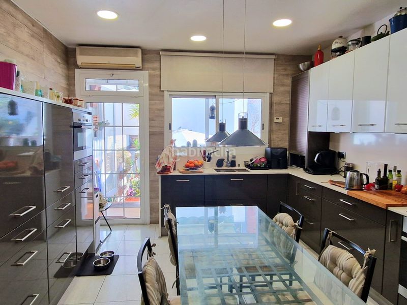 Foto f5d8c281-7e85-42b3-bfb7-b108725c8cdc. Casa adossada amb calefacció a Sant Andreu de Palomar Barcelona
