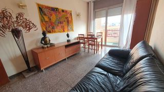 Pis  Carrer d'hondures. Piso c/ 3 habitaciones, 6� planta con balc�n, cerca del metro sa