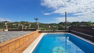 Xalet  Calle pantano. Chalet independiente con piscina