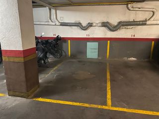 Aparcament cotxe a Carrer d'Ignasi Iglesias