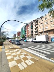 Etagenwohnung  Passatge salzereda. Frente riu besos