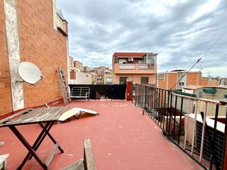 Doppelhaus  Carrer del vall�s. Casa en venta en santa coloma de gramanet