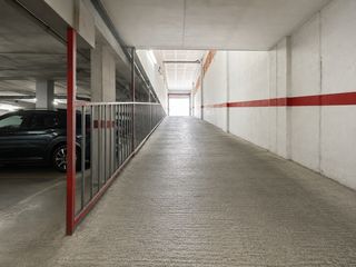 Car parking  Carrer de campins. Plaza de parking cubierta con puerta automática · calle campins