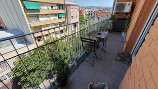 Pis  Carrer de josep estivill. Piso de 3 dormitorios, salón comedor amplio  - orientado montaña