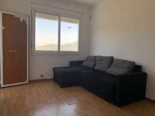 Dachwohnung in Ciutat Meridiana. �tico en venta en calle de perafita