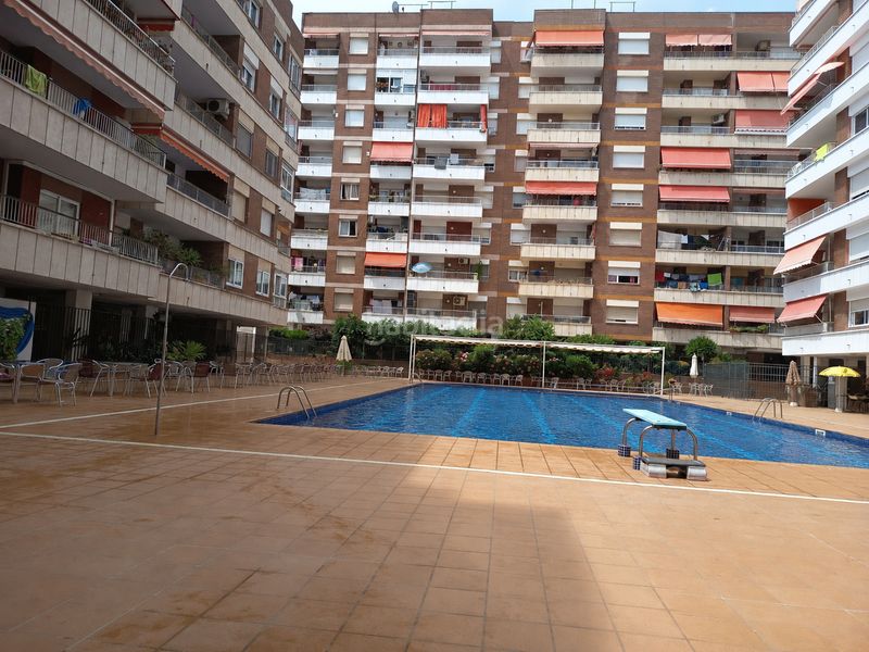 Foto 22eb156f-f723-4581-ab24-f3be97bbb203. Pis amb piscina a Calella