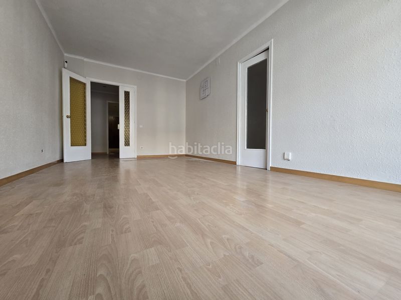 Foto f25773c0-9fb8-4b33-9b47-01777f6ad1e9. Pis a El Clot Barcelona