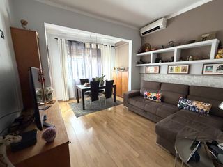 Etagenwohnung  Carrer de sant joan de malta. Piso 3 habitaciones luminoso