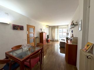Etagenwohnung  Carrer de m�rcia. Piso de 4 dormitorios en finca de obra vista del 1993