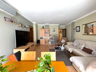 Flat  Carrer de mallorca. Dolça llar camp de l’arpa del clot presenta en exclusiva piso en