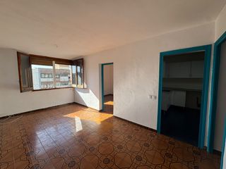 Pis  Carrer de bernat martorell. 3 dormitorios · exterior · zona besòs, barcelona
