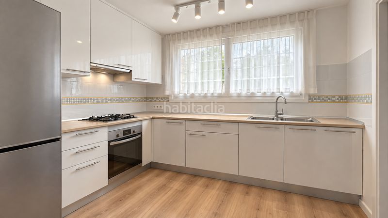 Foto 114d7c9c-c7c6-4825-822a-4a3948c758bf. Casa pareada casa / chalet pareado en venta en calle de jaume huguet 37, en Barcelona