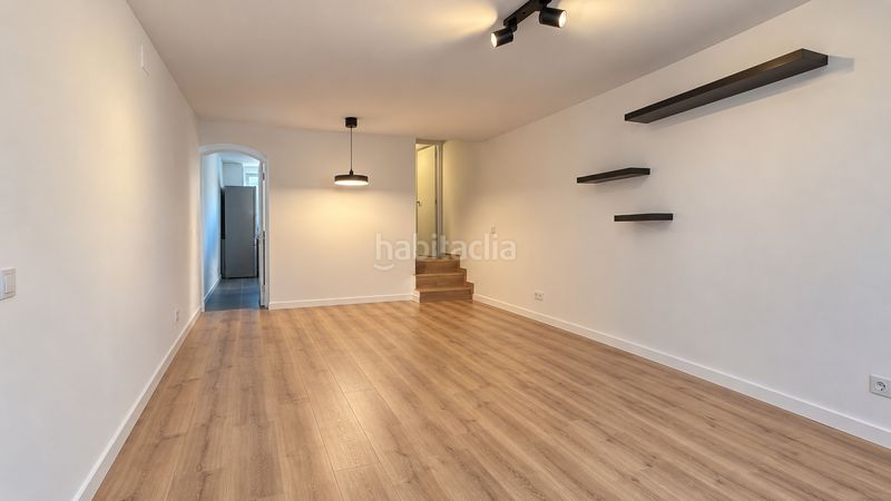 Foto 898df461-46de-4b8b-8efb-a068bf72a582. Casa pareada casa / chalet pareado en venta en calle de jaume huguet 37, en Barcelona