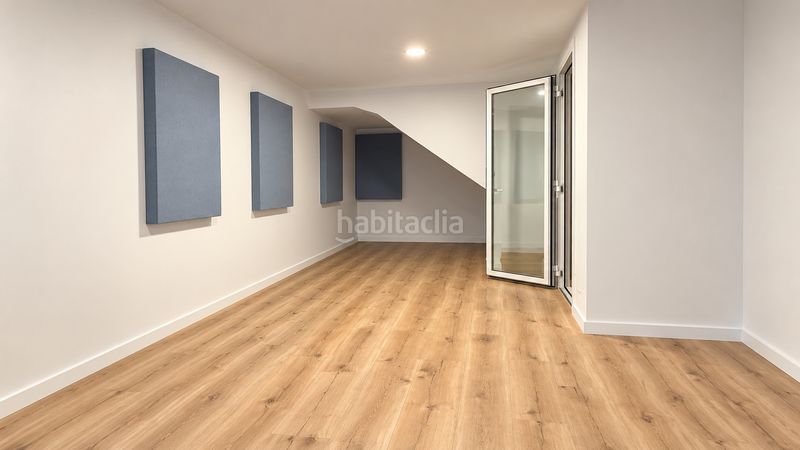 Foto ac9bf703-9189-4c06-a0b6-13478c8fb279. Casa pareada casa / chalet pareado en venta en calle de jaume huguet 37, en Barcelona