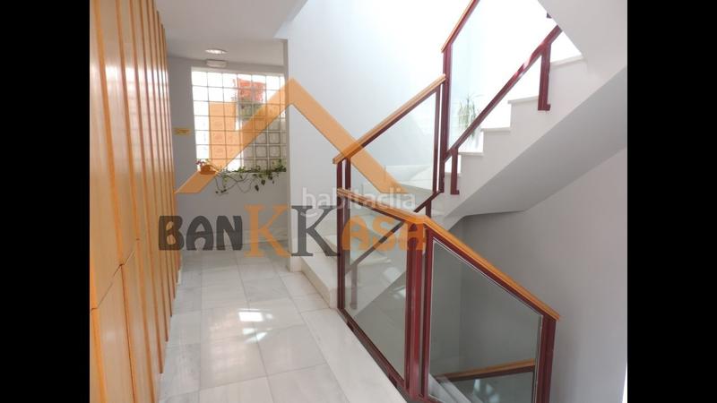 Foto f716b3b4-725d-4171-9459-ccd22426b069. Piso se vende piso en urbanización con piscina en Dalías