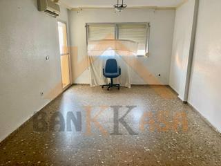 Piso en Plaza de la Luz. Piso 3 dormitorios junto seguridad social