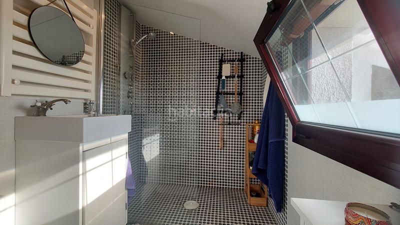 Foto 0283b7ca-41f8-47de-8f00-6bf5ce3bb3e8. Zweistöckige wohnung mit heizung in Palafolls