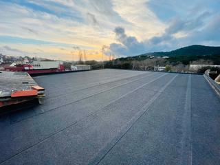 Rez-de-chaussée à Malgrat de Mar. Para construir una casa, tiene garaje de 2 plantas actualmene