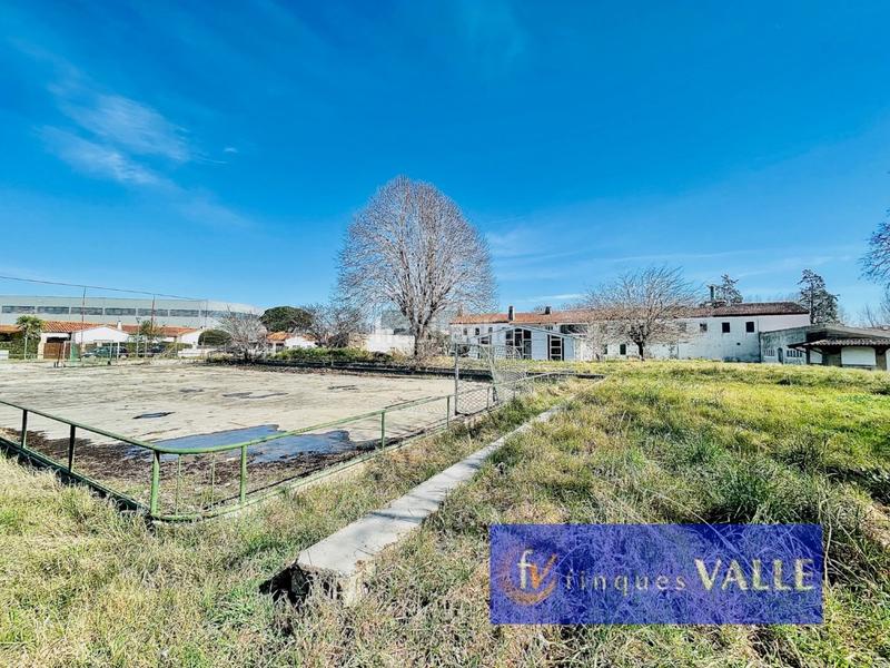 Foto fd27d16b-9398-465a-8e1e-6c840e0aeeac. Edifici a Tordera Tordera