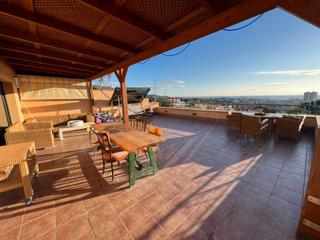 Xalet a Calella. Impresionante chalet con piscina y vistas al mar