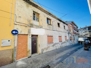 Casa aparellada a Tordera. Casa + local en el centro (ideal para hacer promocion de pisos)