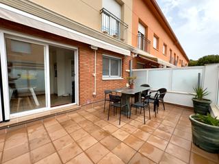 Haus in Santa Susanna. Exclusiva casa esquinera de alto standing en el corazón de santa