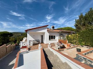 Casa a schiera in Residencial Park. Maravillosa casa esquinera en maçanet de la selva!