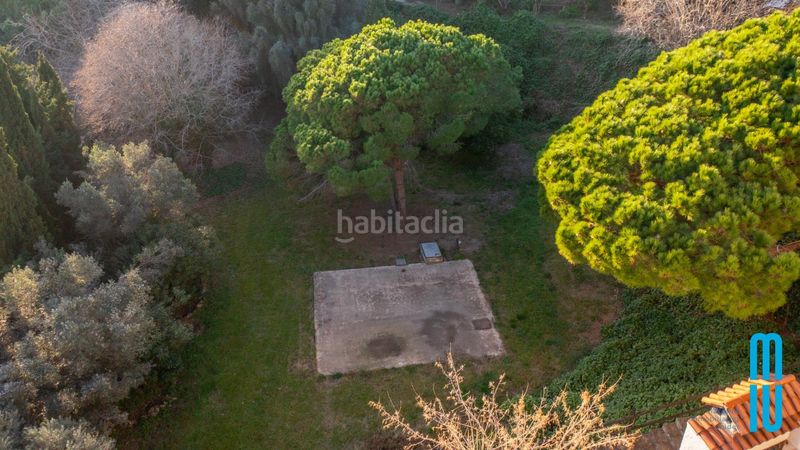 Foto e450a5d7-2e99-4f07-a71f-dd3b318c729a. Masia amb xemeneia calefacció aparcament a Pinemar Pineda de Mar