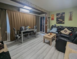 Pis a La plantera. Disfruta del mediterr�neo: piso en blanes con balc�n y piscina c