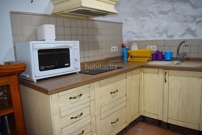Foto 5a0384d4-4990-4a51-bd54-9df1c4a02ab5. Casa aparellada a calle clavelicos alto 17 a Almuñecar centro Almuñécar