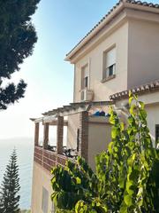 Casa adossada en Calle torrepinos 14. Preciosa casa adosada acogedora con vistas increibles al mar