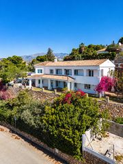 House in Punta La Mona. Gran villa con vistas increíbles al mar