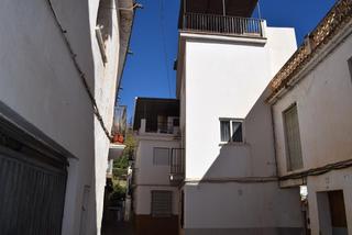 Masia a Plaza andalucia 17. Bonita casa de pueblo en ítrabo