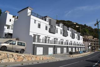 Casa adossada a N/a. Casas adosadas de nueva construcción en las montañas