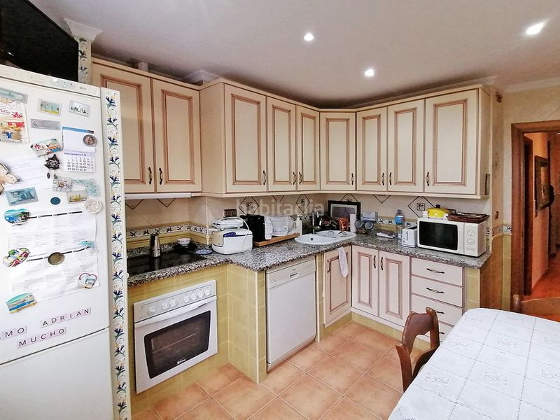 Foto 393c8032-8217-4ce8-ba76-8e67efd9c2e0. Pis amb aparcament piscina a La Colina Torremolinos