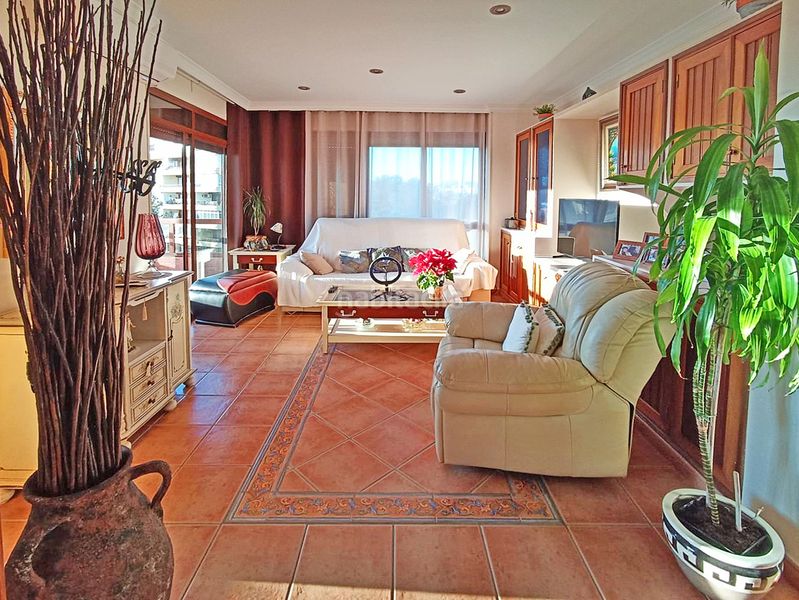 Foto e7bc12c6-b3ee-493a-8484-8ec3b9735e46. Pis amb aparcament piscina a La Colina Torremolinos