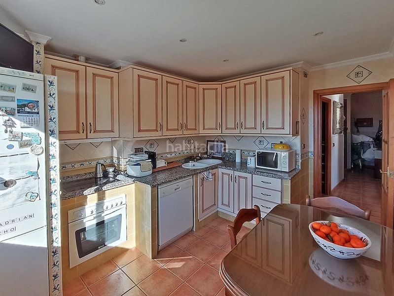 Foto f7f2ecfc-5bad-4df4-a30a-43f4b9f4d1ff. Pis amb aparcament piscina a La Colina Torremolinos