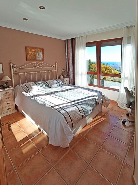 Foto fbcfb6ba-2c2c-4faa-b17e-b550c8594b79. Pis amb aparcament piscina a La Colina Torremolinos