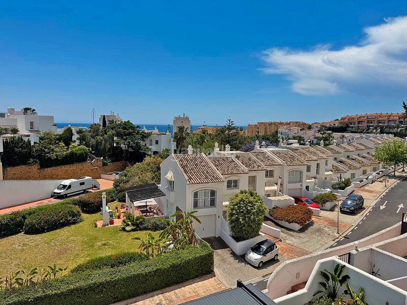 Foto 0ca1082f-bc45-44b7-9521-7bb2db9d7f3f. Reihenhaus mit parking pool in Hacienda Torrequebrada Benalmádena