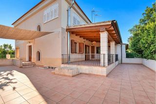 Casa pareada en Pont D´Inca. Chalet pareado con terrazas, garaje y chimenea en zona residenci