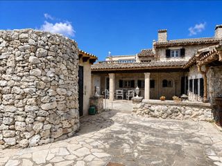 Country house in Costitx. Finca rústica con pozo propio, anexos independientes y vistas a