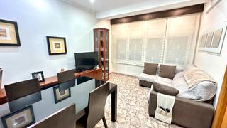 Etagenwohnung in Eixample. Piso luminoso de 3 habitaciones en el barrio de l eixample de sa