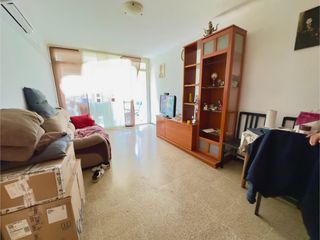 Etagenwohnung  Avinguda de sant esteve. Piso en venta en el centro de castellar del vallès | 4 habitacio