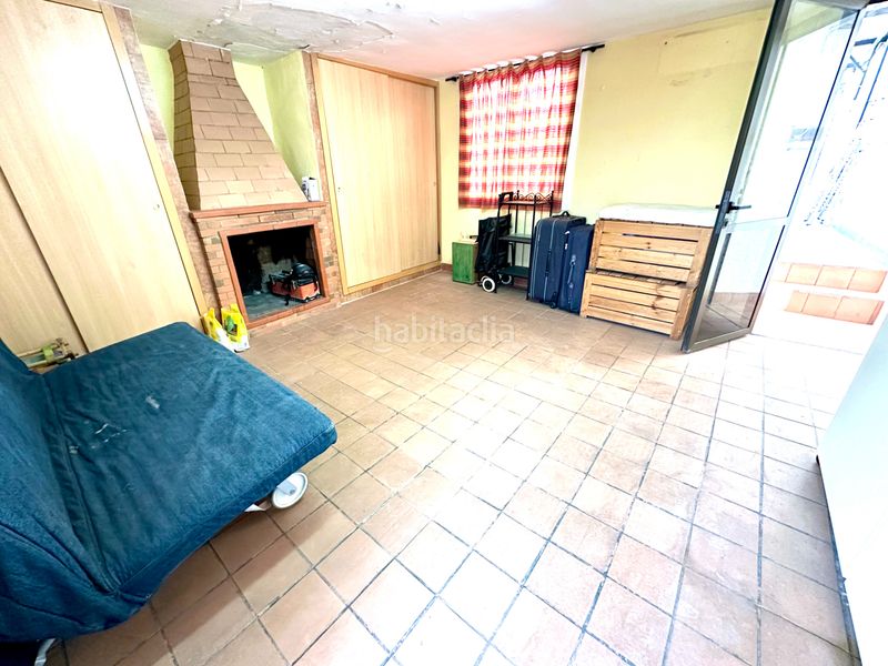 Foto 1b0288a3-6623-4a00-a801-0c43b4962684. Casa adossada amb xemeneia calefacció aparcament a Sabadell