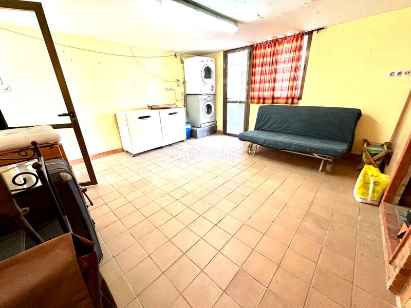 Foto 5ff62d53-e333-40c0-bd27-739e845e6af0. Casa adossada amb xemeneia calefacció aparcament a Sabadell