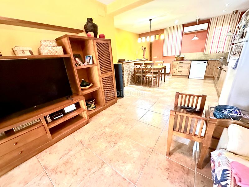 Foto b0eeddd9-587e-4ab6-aca4-9d5bc451ca80. Casa adossada amb xemeneia calefacció aparcament a Sabadell