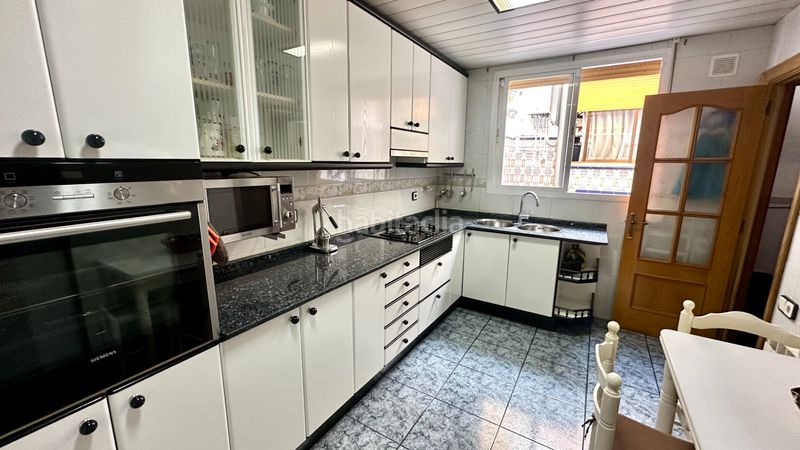 Foto 87d4a4d7-5965-4524-93b7-6ee9f4466189. Casa adossada amb xemeneia calefacció a Casc Antic Ripollet