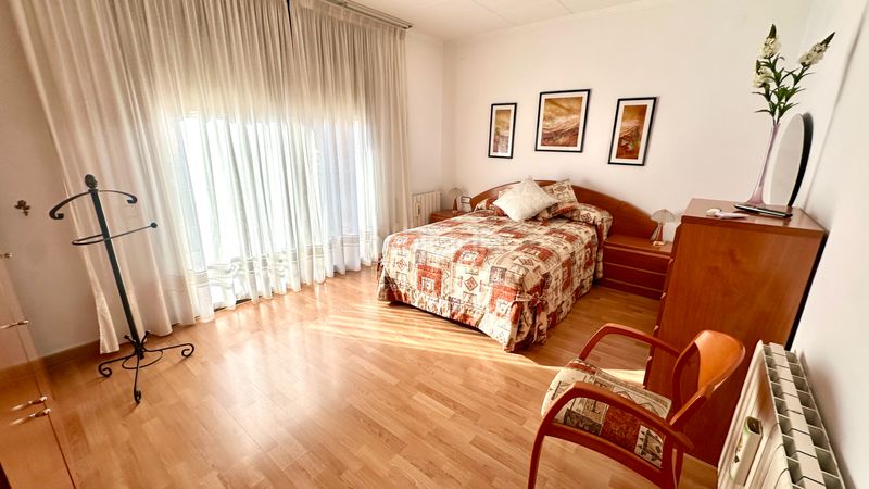 Foto c20c1e55-99e3-4d6a-ad11-deef0d351db8. Casa adossada amb xemeneia calefacció a Casc Antic Ripollet