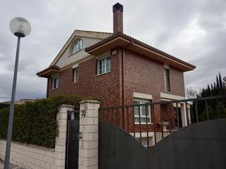 Xalet  Urbanizacion valdearenas. Excelente chalet en urbanizacin privada en zona privilegiada